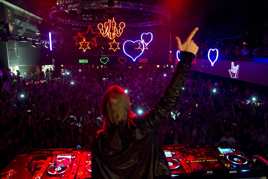 David Guetta Fuck me I'm Famous Neon LED Bulbe 2
